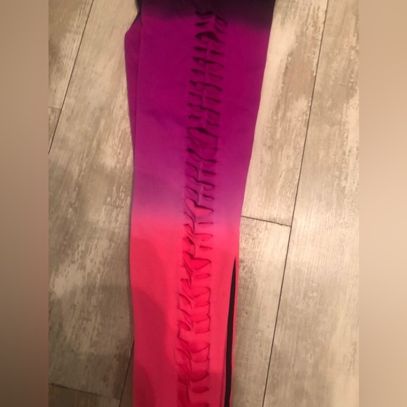 VSpink rare htf side cut leggings size medium price firm last price❌ - Picture 4 of 9